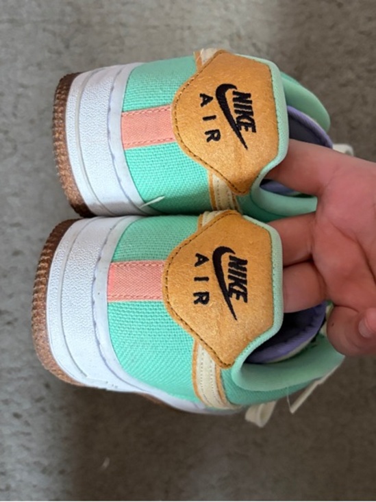 Nike Low-Top Sneakers in Mint Green, Cream & Gold Swoosh - Picture 3 of 5